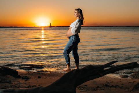 ensaio de gestante – book de gestante – fotografo de gestante – book de gestante na natureza – gestante no por sol – fotos de gestante no por do sol – lindas fotos de gestante com por do sol – Fábio Martins fotografo de gestante – gestante em estúdio '