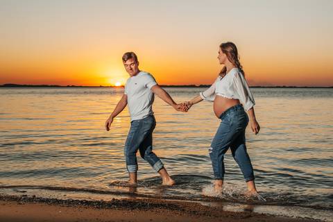 ensaio de gestante – book de gestante – fotografo de gestante – book de gestante na natureza – gestante no por sol – fotos de gestante no por do sol – lindas fotos de gestante com por do sol – Fábio Martins fotografo de gestante – gestante em estúdio '