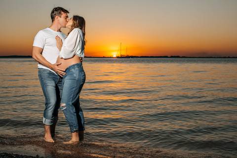 ensaio de gestante – book de gestante – fotografo de gestante – book de gestante na natureza – gestante no por sol – fotos de gestante no por do sol – lindas fotos de gestante com por do sol – Fábio Martins fotografo de gestante – gestante em estúdio '