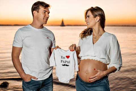 ensaio de gestante – book de gestante – fotografo de gestante – book de gestante na natureza – gestante no por sol – fotos de gestante no por do sol – lindas fotos de gestante com por do sol – Fábio Martins fotografo de gestante – gestante em estúdio '