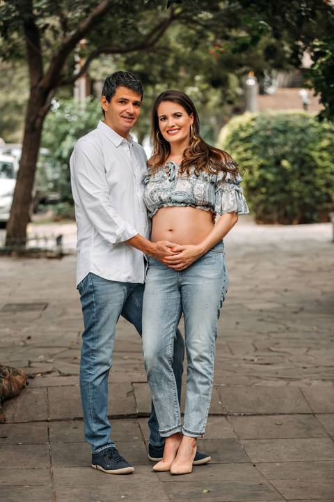 gravida-gravidez-gestacao-gravidos-gestante-gravidinha-maternidade-ensaiogravida-ensaiogestante-fotogestante-ensaio-gestante-externo-moderno-estudio-gravidivda-gestanteslindas-fotografo-fotografia-pgotographer-pregnant-porto-alegre-gravida-'