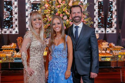 Porto Alegre – Fotos – Fotos de 15 anos – festa de 15 anos – festa linda de 15 anos – fotógrafo Fábio Martins– casa vetro – Debutantes em Porto Alegre – rafaela scazilli eventos – festa neon – melhor festa de 15 anos '