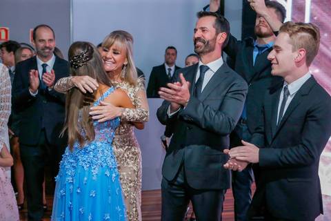 Porto Alegre – Fotos – Fotos de 15 anos – festa de 15 anos – festa linda de 15 anos – fotógrafo Fábio Martins– casa vetro – Debutantes em Porto Alegre – rafaela scazilli eventos – festa neon – melhor festa de 15 anos '