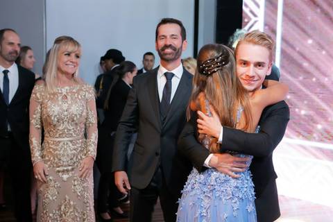 Porto Alegre – Fotos – Fotos de 15 anos – festa de 15 anos – festa linda de 15 anos – fotógrafo Fábio Martins– casa vetro – Debutantes em Porto Alegre – rafaela scazilli eventos – festa neon – melhor festa de 15 anos '