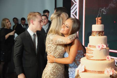 Porto Alegre – Fotos – Fotos de 15 anos – festa de 15 anos – festa linda de 15 anos – fotógrafo Fábio Martins– casa vetro – Debutantes em Porto Alegre – rafaela scazilli eventos – festa neon – melhor festa de 15 anos '