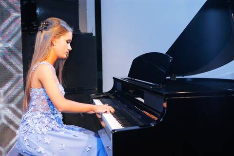 Porto Alegre – Fotos – Fotos de 15 anos – festa de 15 anos – festa linda de 15 anos – fotógrafo Fábio Martins– casa vetro – Debutantes em Porto Alegre – rafaela scazilli eventos – festa neon – melhor festa de 15 anos '