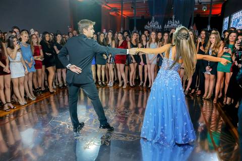 Porto Alegre – Fotos – Fotos de 15 anos – festa de 15 anos – festa linda de 15 anos – fotógrafo Fábio Martins– casa vetro – Debutantes em Porto Alegre – rafaela scazilli eventos – festa neon – melhor festa de 15 anos '