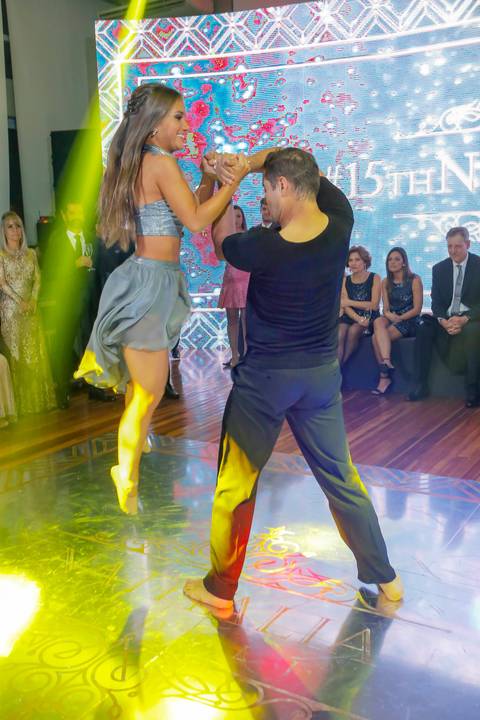 Porto Alegre – Fotos – Fotos de 15 anos – festa de 15 anos – festa linda de 15 anos – fotógrafo Fábio Martins– casa vetro – Debutantes em Porto Alegre – rafaela scazilli eventos – festa neon – melhor festa de 15 anos '