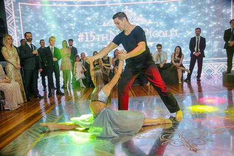 Porto Alegre – Fotos – Fotos de 15 anos – festa de 15 anos – festa linda de 15 anos – fotógrafo Fábio Martins– casa vetro – Debutantes em Porto Alegre – rafaela scazilli eventos – festa neon – melhor festa de 15 anos '