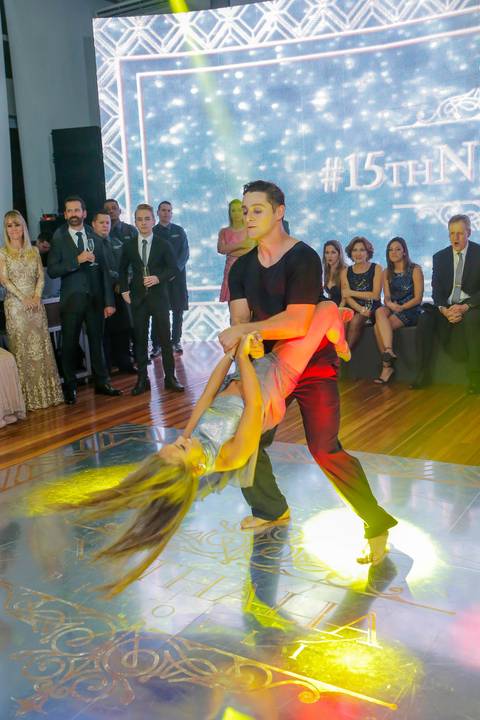 Porto Alegre – Fotos – Fotos de 15 anos – festa de 15 anos – festa linda de 15 anos – fotógrafo Fábio Martins– casa vetro – Debutantes em Porto Alegre – rafaela scazilli eventos – festa neon – melhor festa de 15 anos '