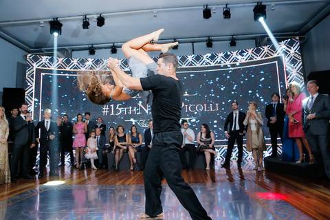 Porto Alegre – Fotos – Fotos de 15 anos – festa de 15 anos – festa linda de 15 anos – fotógrafo Fábio Martins– casa vetro – Debutantes em Porto Alegre – rafaela scazilli eventos – festa neon – melhor festa de 15 anos '