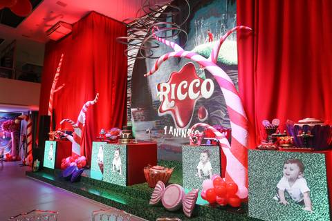 festa de aniversario-infantil feita por fabio martins-fotografo de porto alegre-fotografo infantil -  melhores fotos de aniversário - lalux - canoas - Willian Wonka - Fabrica de Chocolate - wonka golden ticket '