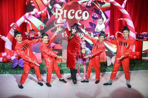 festa de aniversario-infantil feita por fabio martins-fotografo de porto alegre-fotografo infantil -  melhores fotos de aniversário - lalux - canoas - Willian Wonka - Fabrica de Chocolate - wonka golden ticket '