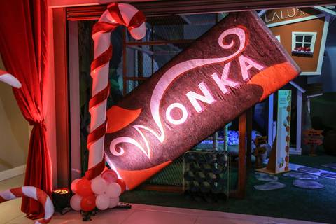 festa de aniversario-infantil feita por fabio martins-fotografo de porto alegre-fotografo infantil -  melhores fotos de aniversário - lalux - canoas - Willian Wonka - Fabrica de Chocolate - wonka golden ticket '