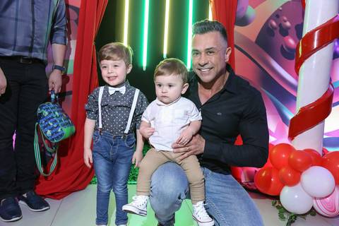 festa de aniversario-infantil feita por fabio martins-fotografo de porto alegre-fotografo infantil -  melhores fotos de aniversário - lalux - canoas - Willian Wonka - Fabrica de Chocolate - wonka golden ticket '