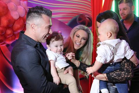 festa de aniversario-infantil feita por fabio martins-fotografo de porto alegre-fotografo infantil -  melhores fotos de aniversário - lalux - canoas - Willian Wonka - Fabrica de Chocolate - wonka golden ticket '