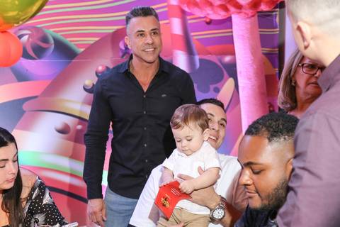 festa de aniversario-infantil feita por fabio martins-fotografo de porto alegre-fotografo infantil -  melhores fotos de aniversário - lalux - canoas - Willian Wonka - Fabrica de Chocolate - wonka golden ticket '