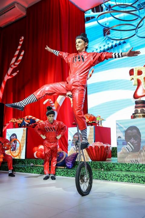 festa de aniversario-infantil feita por fabio martins-fotografo de porto alegre-fotografo infantil -  melhores fotos de aniversário - lalux - canoas - Willian Wonka - Fabrica de Chocolate - wonka golden ticket '