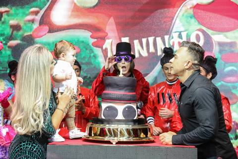 festa de aniversario-infantil feita por fabio martins-fotografo de porto alegre-fotografo infantil -  melhores fotos de aniversário - lalux - canoas - Willian Wonka - Fabrica de Chocolate - wonka golden ticket '