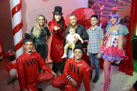 festa de aniversario-infantil feita por fabio martins-fotografo de porto alegre-fotografo infantil -  melhores fotos de aniversário - lalux - canoas - Willian Wonka - Fabrica de Chocolate - wonka golden ticket '