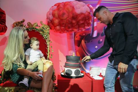 festa de aniversario-infantil feita por fabio martins-fotografo de porto alegre-fotografo infantil -  melhores fotos de aniversário - lalux - canoas - Willian Wonka - Fabrica de Chocolate - wonka golden ticket '