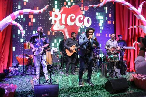 festa de aniversario-infantil feita por fabio martins-fotografo de porto alegre-fotografo infantil -  melhores fotos de aniversário - lalux - canoas - Willian Wonka - Fabrica de Chocolate - wonka golden ticket '