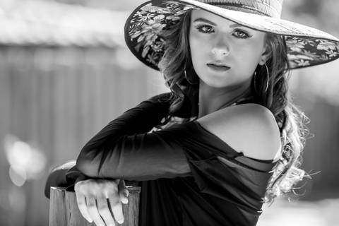 FOTOGRAFIA-NA-PRAIA-DE-GAROPABA-E-PRAIA-DO-ROSA-book de 15 anos-fotos-na-praia-do-rosa-ao-nascer-do-sol-15 Anos-nascer-do-sol-na-praia-ensaio-na-praia-santa-catarina'