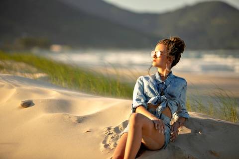 FOTOGRAFIA-NA-PRAIA-DE-GAROPABA-E-PRAIA-DO-ROSA-book de 15 anos-fotos-na-praia-do-rosa-ao-nascer-do-sol-15 Anos-nascer-do-sol-na-praia-ensaio-na-praia-santa-catarina'