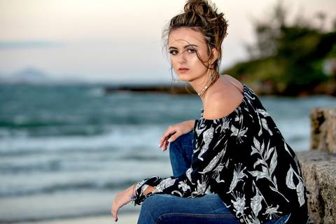 FOTOGRAFIA-NA-PRAIA-DE-GAROPABA-E-PRAIA-DO-ROSA-book de 15 anos-fotos-na-praia-do-rosa-ao-nascer-do-sol-15 Anos-nascer-do-sol-na-praia-ensaio-na-praia-santa-catarina'