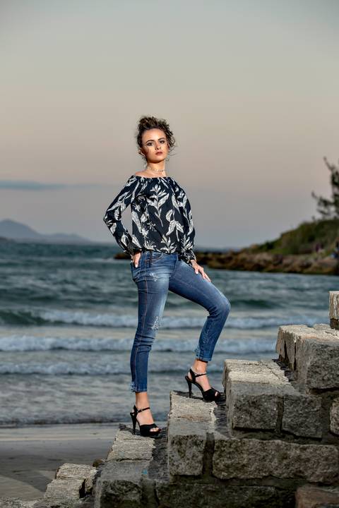 FOTOGRAFIA-NA-PRAIA-DE-GAROPABA-E-PRAIA-DO-ROSA-book de 15 anos-fotos-na-praia-do-rosa-ao-nascer-do-sol-15 Anos-nascer-do-sol-na-praia-ensaio-na-praia-santa-catarina'