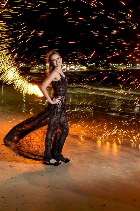 FOTOGRAFIA-NA-PRAIA-DE-GAROPABA-E-PRAIA-DO-ROSA-book de 15 anos-fotos-na-praia-do-rosa-ao-nascer-do-sol-15 Anos-nascer-do-sol-na-praia-ensaio-na-praia-santa-catarina'