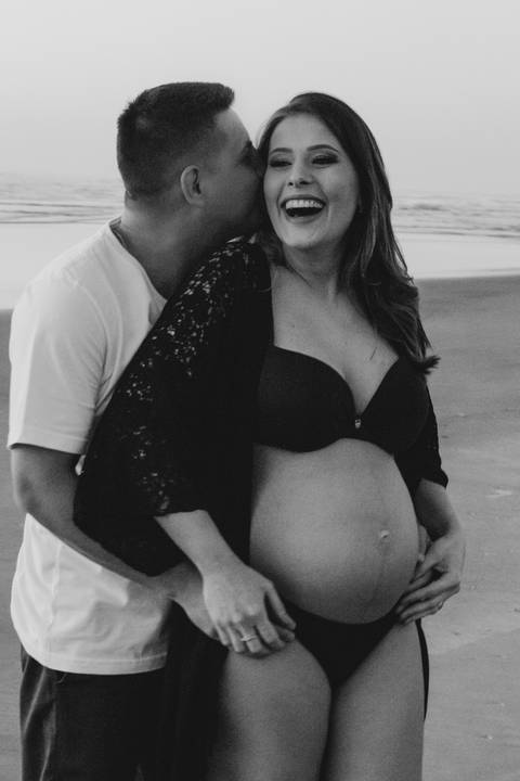 casal, gestante, gravida, praia, ensaio fotografico gestante'