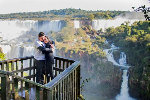 foto de casal se abraçando. ensaio book casal'
