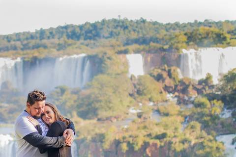 foto de casal se abraçando. ensaio book casal'