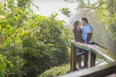 foto de casal se abraçando. ensaio book casal'