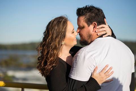 foto de casal se abraçando. ensaio book casal'