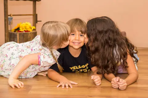 foto de crianças no cenário. mini ensaio festa junina'