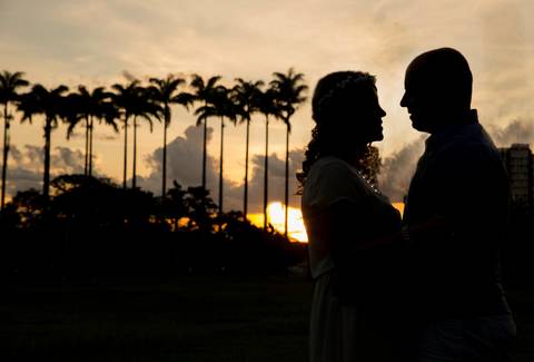 contra-luz do casal. '