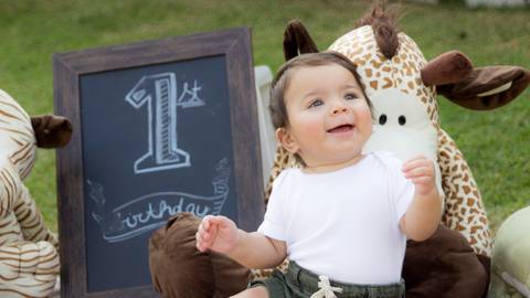 foto de bebê no cenário smash the cake'