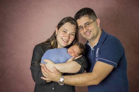foto de recém-nascido com família ensaio newborn '