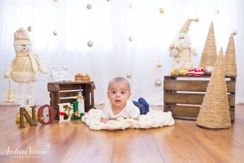foto de bebê olhando pra cima. mini ensaio natal fotografia'