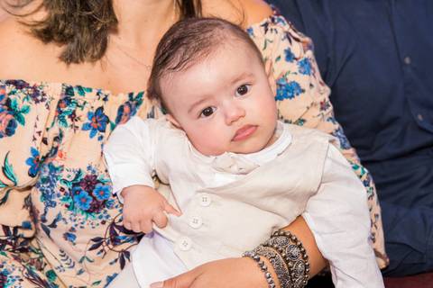 close do bebê fotografia batizado'