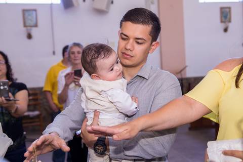 bebê com tio fotografia batizado'