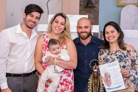 bebê com família fotografia batizado'