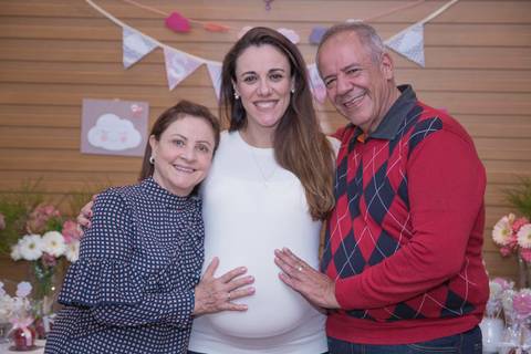 foto de grávida com os pais (chá de bebê)'