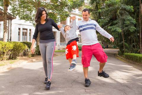 foto de criança com os pais. ensaio família'