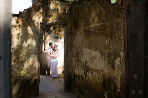 foto de casal de mãos dadas. ensaio book casal'