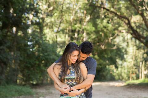 foto de casal de mãos dadas. ensaio book casal'