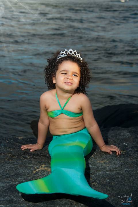 Ensaio sereia na praia infantil'