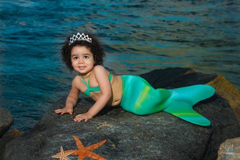 Ensaio sereia na praia infantil'